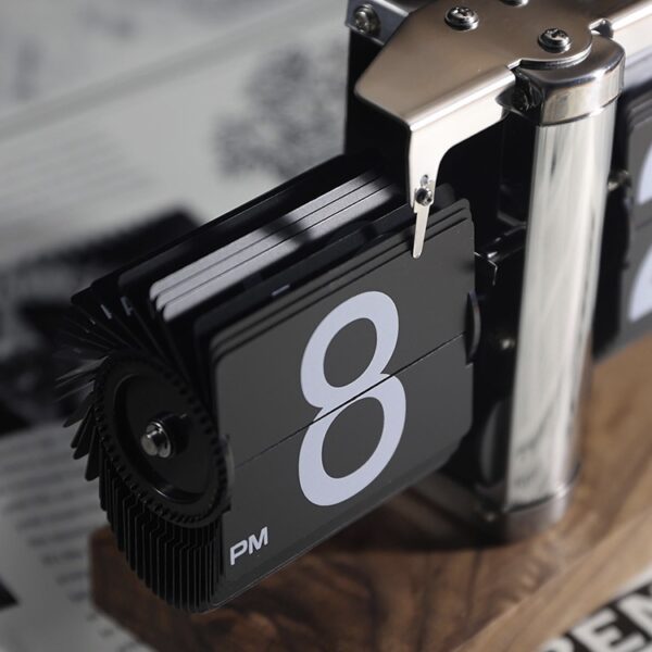 Creative Personality Retro Mechanical Automatic Turning Clock - Image 7