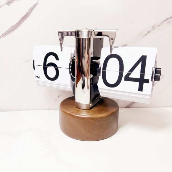 FLIPPO® The Flipping Clock - Image 2
