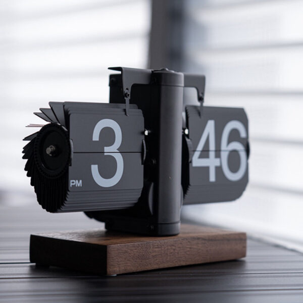 Creative Personality Retro Mechanical Automatic Turning Clock - Image 5